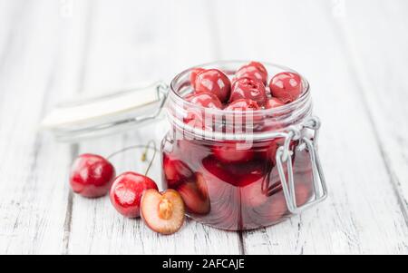 Les cerises confites sur un arrière-plan vintage comme détaillé close-up shot, selective focus Banque D'Images