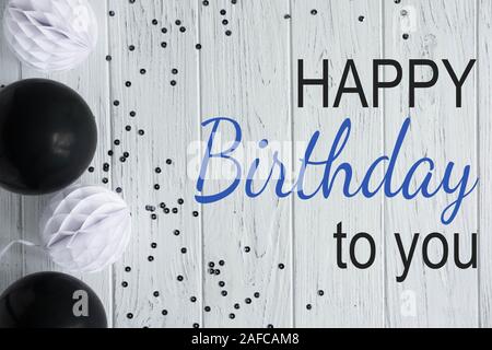 Joyeux anniversaire à vous. Carte d'anniversaire avec des ballons et des pompons. Carte de souhaits pour l'e-mail newsletter, blog. Banque D'Images