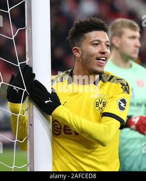 Mainz, Allemagne. 14 Décembre, 2019. Jadon, Sancho de Dortmund réagit au cours de la Bundesliga match de football contre FSV Mainz 05 à Mayence, en Allemagne, le 14 décembre 2019. Credit : Joachim Bywaletz/Xinhua/Alamy Live News Banque D'Images