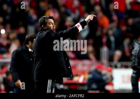 Lisbonne. 14 Décembre, 2019. L'entraîneur-chef Bruno Benfica gestes Lage lors d'un match de football portugaise Primeira Liga entre SL Benfica et le FC Famalicão au stade de la Luz à Lisbonne le 14 décembre 2019. Crédit : Pedro Fiuza/Xinhua/Alamy Live News Banque D'Images