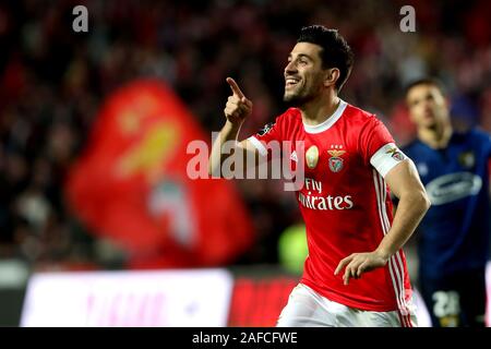 Lisbonne. 14 Décembre, 2019. Pizzi de SL Benfica célèbre après avoir marqué lors d'un match de football portugaise Primeira Liga entre SL Benfica et le FC Famalicão au stade de la Luz à Lisbonne le 14 décembre 2019. Crédit : Pedro Fiuza/Xinhua/Alamy Live News Banque D'Images