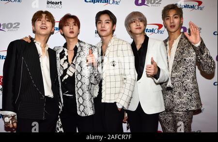 PHILADELPHIA, PA, USA - Le 11 décembre 2019 : Monsta x à Q102's Jingle Ball iHeartRadio au Wells Fargo Center. Banque D'Images