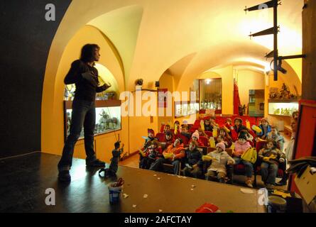 Turin, Italie - Février 2008 : Musée de marionnettes dans le théâtre Gianduja, une collection de la famille Lupi. Une famille de marionnettistes italiens qui ont commencé leur Banque D'Images