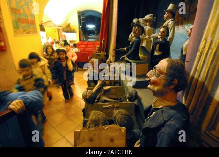 Turin, Italie - Février 2008 : Musée de marionnettes dans le théâtre Gianduja, une collection de la famille Lupi. Une famille de marionnettistes italiens qui ont commencé leur Banque D'Images