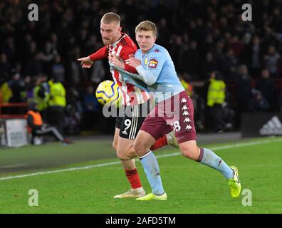 SHEFFIELD, Angleterre. 21 octobre Oli McBurnie (Sheffield United) et Matt Targett (Aston Villa) lutte pour la possession au cours de Premier League anglaise Banque D'Images