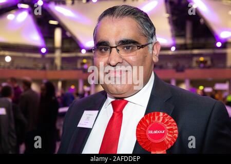 MP Photo Tahir Ali après avoir remporté le Hall Green Birmingham siège à l'élection générale de 2019. Tahir remplacé Roger Godsiff comme le candidat du travail. Banque D'Images