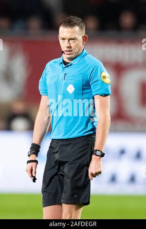 ENSCHEDE, 14-12-2019 Grols , Veste , de l'Eredivisie néerlandaise Football la saison 2019 / 2020 . Arbitre Allard Lindhout pendant le match FC Twente - Vitesse Banque D'Images