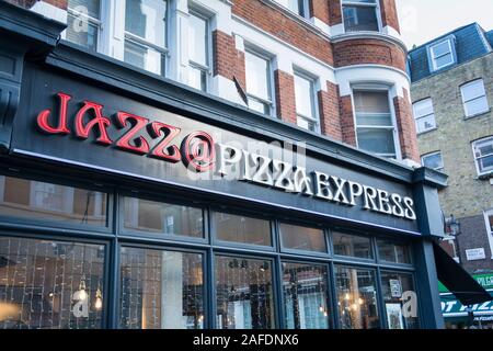 Signalisation à l'extérieur du Pizza Express Jazz Club, Dean Street, Soho, Londres, W1, Angleterre, Royaume-Uni Banque D'Images