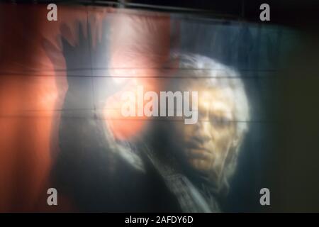 Bilboard avec Henry Cavill Geralt de Rivia comme personnage principal de The Witcher (Wiedzmin) prochains American drama fantasy séries de télévision web Banque D'Images