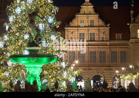 Décorations de Noël sur Dlugi Targ dans la vieille ville de Gdansk, Pologne. 10 décembre 2019 © Wojciech Strozyk / Alamy Stock Photo Banque D'Images