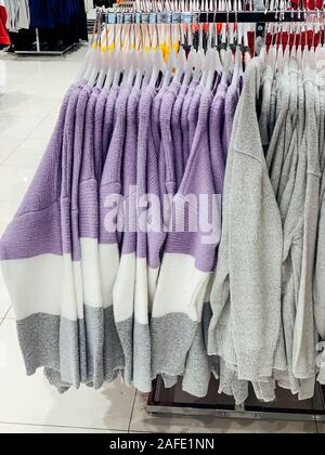 Choses sur le crochet vente en magasin Acheter le montage Banque D'Images