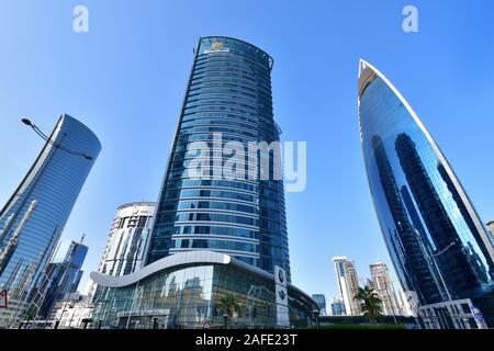 Doha, Qatar - novembre 24. 2019. Alfardan Office Tower WORK et Woqod Tower Banque D'Images