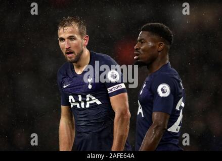 Tottenham Hotspurs' Harry Kane (à gauche) au cours de la Premier League match à Molineux, Wolverhampton. Banque D'Images