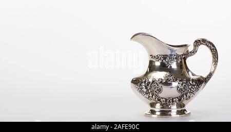 Sterling Antique pitcher de l'eau avec de l'espace pour votre type ou d'un message. Banque D'Images