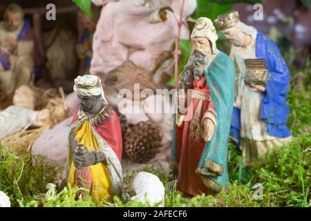 Crèche provençale figure des sages en terre cuite Banque D'Images