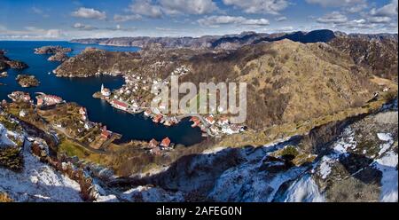 Kirkehamn - un petit village sur la côte ouest de l'île de Hidra sur le sud-ouest de la côte norvégienne. Banque D'Images