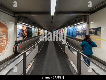 Vieille ville de Bruxelles, région de Bruxelles-capitale / Belgique - 12 06 2019: Interio du métro et du tramway de Brouckère Banque D'Images