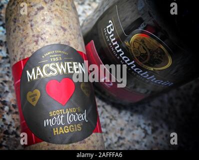 Très écossais MacSween Haggis et Bunnahabhain malt Whisky, pour la nuit Rabbie Burns, 25 janvier Banque D'Images