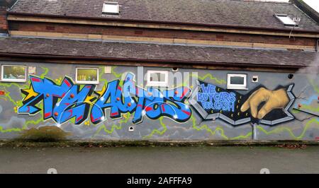 TG Autos,nous achetons des voitures pour l'art d'espèces,art,art,art, nous achetons des voitures pour l'argent,ventes de voitures,doigt,main,clés de voiture,clés, Wilderspool, Warrington, Cheshire, Angleterre, Banque D'Images