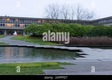 Burnaby, Canada - Nov 11, 2019 : Avis de Quadrangle universitaire qui ont été utilisés comme lieu de tournage dans la série 'Battlestar Galactica' Banque D'Images