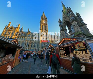 Marchés de Noël, hôtel de ville de Manchester, Albert Square, Manchester, Angleterre, Royaume-Uni, M2 5DB Banque D'Images