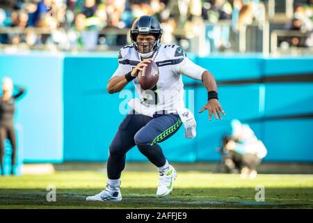 Charlotte, Caroline du Nord, USA. Le 15 décembre, 2019. Seattle Seahawks quarterback Russell Wilson (3) au cours de l'action de jeu au stade Bank of America. Les Seahawks a gagné 30-24. Crédit : Jason Walle/ZUMA/Alamy Fil Live News Banque D'Images