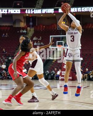 College Station, Texas, USA. Le 15 décembre, 2019. 15 décembre 2019- College Station, TX., États-unis- CHENNEDY CARTER (3) coups un jumpshot au premier semestre à Reed Arena de College Station, Texas. Credit : Jerome Hicks/ZUMA/Alamy Fil Live News Banque D'Images