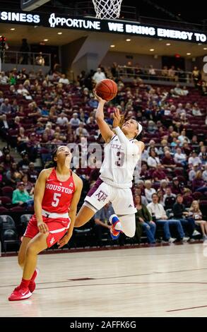 College Station, Texas, USA. Le 15 décembre, 2019. 15 décembre 2019- College Station, TX., États-unis- Texas A&M guard CHENNEDY CARTER (3) disques durs pour le panier dans la première moitié à Reed Arena de College Station, Texas. Credit : Jerome Hicks/ZUMA/Alamy Fil Live News Banque D'Images