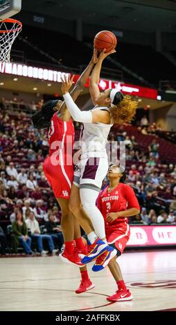College Station, Texas, USA. Le 15 décembre, 2019. 15 décembre 2019- College Station, TX., États-unis- CHENNEDY CARTER (3) disques durs pour le panier dans la première moitié à Reed Arena de College Station, Texas. Credit : Jerome Hicks/ZUMA/Alamy Fil Live News Banque D'Images