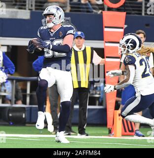 Arlington, États-Unis. Le 15 décembre, 2019. Cowboys de Dallas tight end Jason Witten (82) marque un 19 verges contre les Los Angeles Rams pendant leur jeu NFL à AT&T Stadium à Arlington, Texas le Dimanche, Décembre 15, 2019. Photo par Ian Halperin/UPI UPI : Crédit/Alamy Live News Banque D'Images