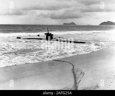 (Type japonais un submersible) échoué sur Oahu, après qu'il s'est échoué à la suite de tentatives d'entrée Pearl Harbor le 7 décembre 1941 au cours d'attaque japonaise. La photo a été prise le 8 décembre ou peu après 1941. Banque D'Images