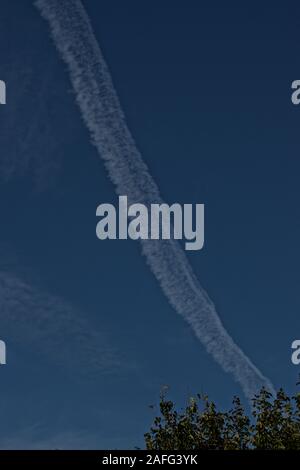 Les avions à réaction et trainées sur Canyon, Texas, dans le Texas Panhandle. Banque D'Images