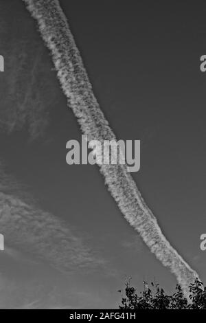 Les avions à réaction et trainées sur Canyon, Texas, dans le Texas Panhandle. Banque D'Images