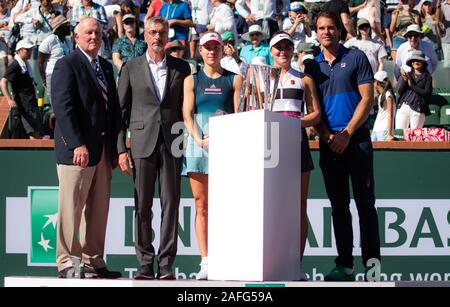 Angelique Kerber de l'Allemagne & Bianca Andreescu du Canada au cours de la cérémonie du trophée après la finale du BNP Paribas Open 2019 Premier tournoi WTA tennis obligatoires Banque D'Images