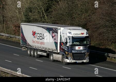 GBA LOGISTIQUE, DAF transport livraison de camions, camion, transport, camion, transporteur de fret, Véhicule, transport commercial, industrie, M6 à Lancaster, Royaume-Uni Banque D'Images