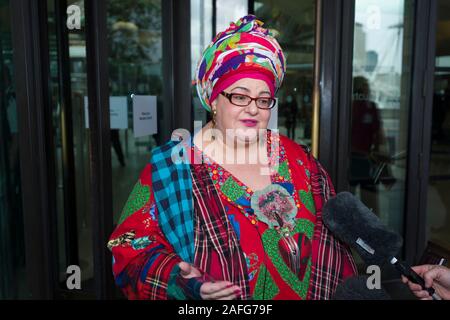 Camila Batmanghelidjh fondateur et ancien PDG de la société de bienfaisance est effondré maintenant les enfants, parlant d'appuyer sur après avoir été interrogé Commons public admini Banque D'Images