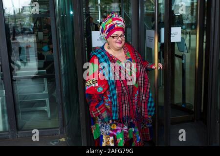 Camila Batmanghelidjh fondateur et ancien PDG de la société de bienfaisance est effondré maintenant les enfants, parlant d'appuyer sur après avoir été interrogé Commons public admini Banque D'Images