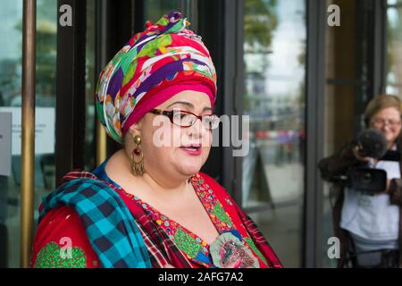 Camila Batmanghelidjh fondateur et ancien PDG de la société de bienfaisance est effondré maintenant les enfants, parlant d'appuyer sur après avoir été interrogé Commons public admini Banque D'Images