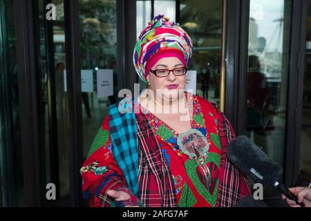 Camila Batmanghelidjh fondateur et ancien PDG de la société de bienfaisance est effondré maintenant les enfants, parlant d'appuyer sur après avoir été interrogé Commons public admini Banque D'Images