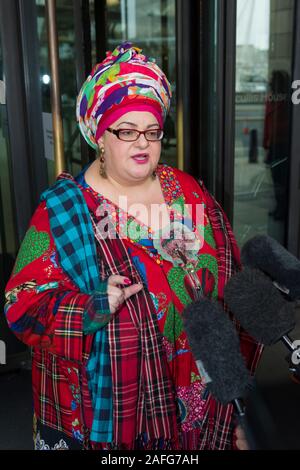 Camila Batmanghelidjh fondateur et ancien PDG de la société de bienfaisance est effondré maintenant les enfants, parlant d'appuyer sur après avoir été interrogé Commons public admini Banque D'Images