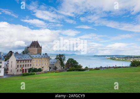 La ville de Québec, Canada - 6 août 2015:vue du célèbre château Frontenac à Québec lors d'un matin nuageux. Banque D'Images