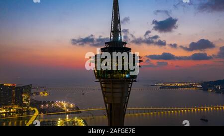 Macao. 23 Oct, 2019. Photo aérienne prise le 23 octobre 2019 montre la Tour de Macao Macao, Chine du sud. Le 20 décembre, Macao va célébrer le 20e anniversaire de son retour à la patrie. Au cours des deux dernières décennies, la région administrative spéciale a fait de grands progrès dans le développement économique et l'atteinte de la prospérité et de la stabilité sous le principe "un pays, deux systèmes". Credit : Cheong Kam Ka/Xinhua/Alamy Live News Banque D'Images