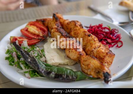 Brochette de poulet pour le dîner traditionnel à Gaziantep Turquie Banque D'Images