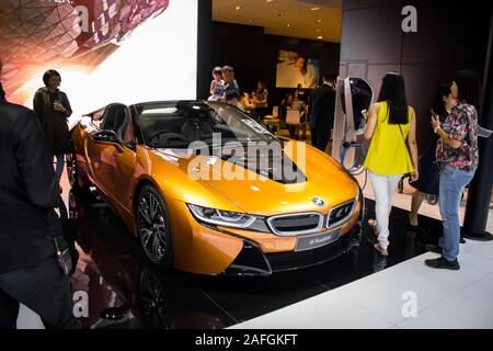 Nonthaburi, Thaïlande, décembre 2018 : BMW i8 roadster sur l'affichage à Bangkok International Motor Expo 2018 au moment de l'impact Arena Muangthong Thani exposition Banque D'Images