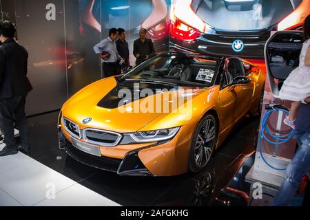 Nonthaburi, Thaïlande, décembre 2018 : BMW i8 roadster sur l'affichage à Bangkok International Motor Expo 2018 au moment de l'impact Arena Muangthong Thani exposition Banque D'Images