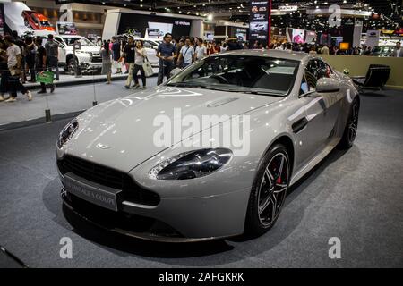 Nonthaburi, Thaïlande, décembre 2018 : Aston Martin V8 Vantage s coupé sur l'affichage à Bangkok International Motor Expo 2018 au moment de l'impact Arena exhibition M Banque D'Images