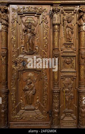 Sculpture en bois, des détails architecturaux de l'intérieur de l'église Sainte Catherine à Gdansk Banque D'Images