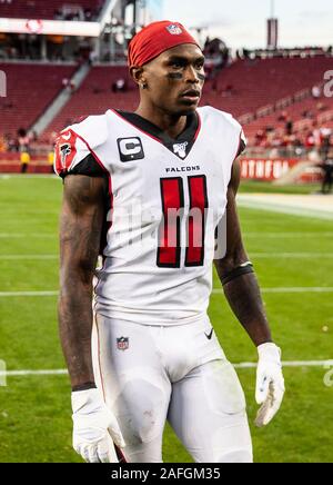 Déc 15 2019 Santa Clara, CA États-unis Atlanta Falcons receveur Julio Jones (11) rend le jeu gagnant-réception touchdown à pied hors du terrain après la NFL football match entre les Falcons d'Atlanta et le San Francisco 49ers 29-22 gagner au stade San Francisco Californie Levi James Thurman/CSM Banque D'Images