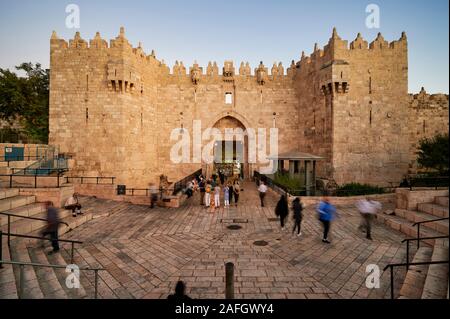 Jérusalem Israël. Porte de Damas au coucher du soleil Banque D'Images