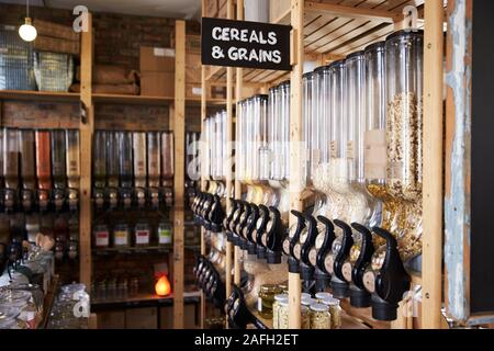 Pour les céréales et les grains en plastique durable Épicerie libre Banque D'Images